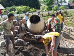 Bahu-Membahu Bangun Rumah Ibadah, Babinsa Koramil 1407-12/Cina Wujudkan Kemajuan Desa Kawerang