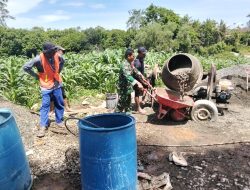 Bahu Membahu Bangun Desa : Aksi Nyata Babinsa Koramil 1407-15/Mare Pimpin Pengecoran Jalan Menuju Kota
