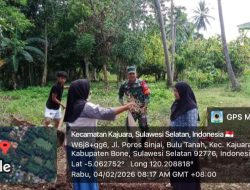 Aksi Nyata Babinsa Koramil 1407-18/Kajuara : Gandeng Ibu-Ibu PKK Jaga Kebersihan Desa Bulu Tanah