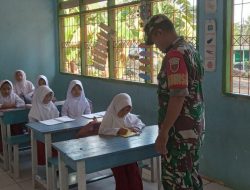 Babinsa Koramil 1407-14/Libureng Laksanakan Komsos Kreatif Melalui Pemberian Wawasan Kebangsaan Di Lingkungan Sekolah