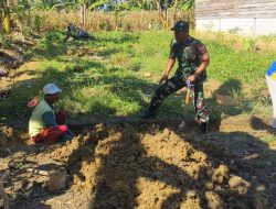 Aksi Sosial Babinsa Lili Riattang Koramil 1407-05/Ulaweng-Amali : Bantu Warga Dusun Tobenteng Awali Pembangunan Rumah