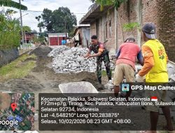 Sentuhan Dingin Babinsa Koramil 1407-21/Palakka Di Desa Tirong : Wujudkan Akses Jalan Yang Nyaman Bagi Warga