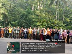 Sinergi Tanpa Batas! Koramil 21/Palakka Bersama Forkopincam Dan Warga ‘Keroyok’ Sampah Di Desa Ureng