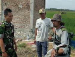 Benteng Komunikasi : Cara Babinsa Koramil 1407-02/Dua Boccoe Pastikan Desa Matajang Tetap Kondusif