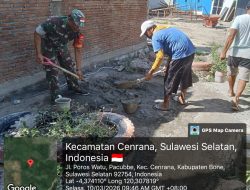 Babinsa Koramil 1407-03/Cenrana Hadir Di Tengah Masyarakat Bantu Pembangunan Fasilitas Umum