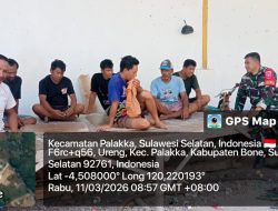 Duduk Bareng Pekerja Gudang, Babinsa Koramil 1407-21/Palakka Kodim Bone Jalin Silaturahmi di Desa Ureng