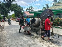 Babinsa Koramil 1407-02/Dua Boccoe Gotong Royong Bersama Warga Bangun Parit di Sekitar Masjid