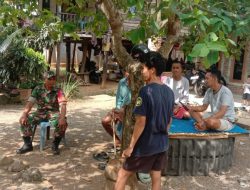Jalin Sinergitas, Babinsa Koramil 17/Salomekko Kodim Bone Pererat Kemanunggalan Di Kelurahan Pancaitanah