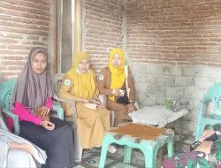 Wujudkan Basis Data Akurat, Babinsa Koramil 1407-19/Kahu Dampingi Bidan Desa Door-to-Door Di Pasaka