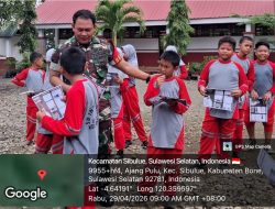 Tanamkan Kedisiplinan Sejak Dini, Babinsa Koramil 1407-13/Sibulue Bekali Siswa SD Inpres 12/79 Materi Sikap