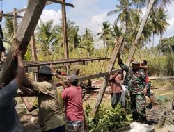 Babinsa Koramil 1407-03/Cenrana Kodim Bone Pererat Silaturahmi Melalui Giat Gotong Royong Di Dusun III Salokae