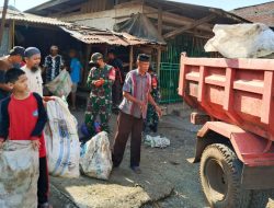 Monitor Wilayah Binaan, Babinsa Kodim 1407/Bone Koramil 14/Libureng Pastikan Kebersihan Pasar Wanuawaru Terjaga