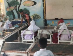 Gelorakan Semangat Belajar, Babinsa Koramil 02/Dua Boccoe Kodim 1407/Bone Sambangi Sekolah Di Wilayah Binaan