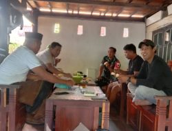 Langkah Preventif Di Desa Cabbeng : Komsos Babinsa Koramil 1407-02/Dua Boccoe Guna Deteksi Dini Situasi Wilayah