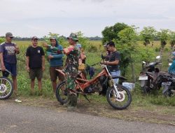 Pastikan Desa Aman, Babinsa Koramil 11/Barebbo Kodim 1407/Bone Bangun Komunikasi Aktif Dengan Warga