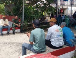 Babinsa Kodim 1407/Bone Koramil 13/Sibulue Aktif Pantau Perkembangan Situasi Lewat Komunikasi Sosial