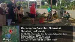 Babinsa Koramil 11/Barebbo Kodim 1407/Bone Gerakkan Semangat Gotong Royong Bersama Warga Corawali