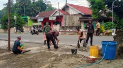 Aksi Bersih Babinsa Koramil 1407-05/Ulaweng : Pelopor Budaya Gotong Royong Di Desa Pallawa Rukka