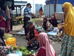 Turun Langsung Ke Lapangan, Babinsa Koramil 1407-19/Kahu Pantau Perkembangan Wilayah Di Pasar Kahu