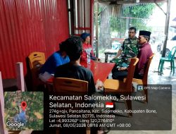 Babinsa Koramil 1407-17/Salomekko Jalin Kebersamaan Dengan Warga Lewat Komsos