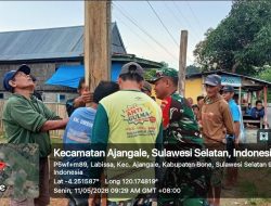 Lestarikan Budaya Gotong Royong : Aksi Personel Koramil 01/Ajangale Kodim 1407/Bone Bantu Warga Desa Labissa