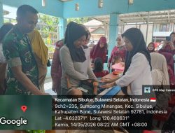 Wujud Kepedulian Kesehatan, Babinsa Sibulue Kodim 1407/Bone Dampingi Pelayanan Posyandu di Sumpang Minangae