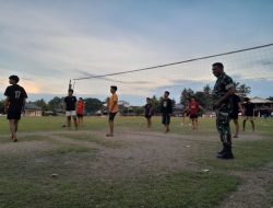 Babinsa Koramil 1407-02/Dua Boccoe Laksanakan Pembinaan Dan Pelatihan Bola Voli Bagi Pemuda Desa