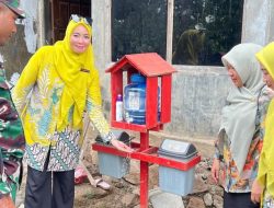 Dukung Lingkungan Sehat Dan Bersih, Babinsa Koramil 19/Kahu Kodim Bone Kawal Verifikasi STBM Di Labuaja