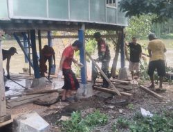 Lestarikan Budaya Bugis, Babinsa Koramil 1407-01/Ajangale Bahu-Membahu Bersama Warga Tinggikan Rumah Panggung