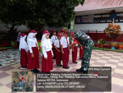 Dukung Binwanwil, Babinsa Koramil 1407-21/Palakka Berikan Latihan PBB Di SD Inpres 5/81 Lemoape