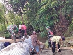 Kejar Target! Kodim 1407/Bone Dan Masyarakat Batugading Kompak Cor Jembatan Aramco Agar Kokoh