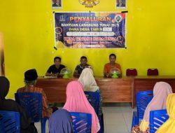 Babinsa Koramil 1407-02/Dua Boccoe Kodim Bone Dampingi Penyaluran Bantuan Langsung Tunai Dana Desa