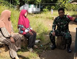 Dukung Ekonomi Kerakyatan, Babinsa Koramil 1407-14/Libureng Jalin Komsos Hangat Bersama Pedagang UMKM Di Laburasseng