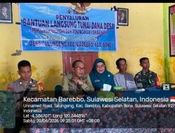 Ringankan Beban Warga, Babinsa Koramil 1407-11/Barebbo Pastikan Penyaluran BLT-DD Talungeng Berjalan Lancar