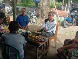 Sentuhan Dialogis Babinsa Koramil 17/Salomekko Kodim 1407/Bone, Jaga Hubungan Harmonis Dengan Warga Kelurahan Pancaitana