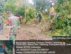 Komandoi Karya Bakti Lingkungan, Danramil 1407-21/Palakka Bersama Jajaran Dan Masyarakat Bersihkan Sungai Desa Siame