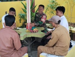 Satu Visi Jaga Kamtibmas, Babinsa Koramil 1407-11/Barebbo Duduk Bersama Perangkat Desa Cinnong