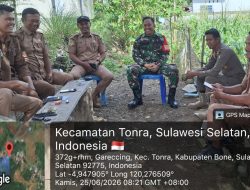 Babinsa Koramil 1407-16/Tonra Kodim Bone Tingkatkan Kemitraan Dengan Aparat Desa Melalui Komsos