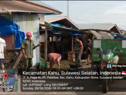 Babinsa Koramil 1407-19/Kahu Bersama Warga Gotong Royong Bersihkan Pasar Rakyat Palattae