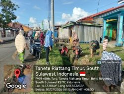 Babinsa Koramil 1407-07/Tanete Riattang Bersama Warga Gelar Karya Bakti Bersihkan Lingkungan