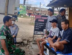 Babinsa Ajangale Kodim 1407/Bone Hadir Di Tengah Masyarakat, Bangun Komunikasi Dan Kebersamaan Lewat Komsos