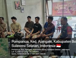 Meriahkan Piala Dunia, Babinsa Koramil 1407-01/Ajangale Ajak Warga Perkuat Kebersamaan Lewat Komsos
