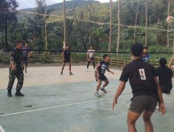 Melalui Olahraga Bersama, Babinsa Koramil Ulaweng Bangun Komunikasi Dan Kedekatan Dengan Pemuda Di Wilayah Binaan