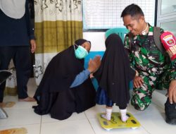 Babinsa Koramil 1407-03/Cenrana Perkuat Dukungan Program Kesehatan Melalui Pendampingan Posyandu