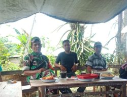 Pererat Silaturahmi Dengan Warga, Babinsa Koramil 19/Kahu Laksanakan Komsos Di Desa Cammilo