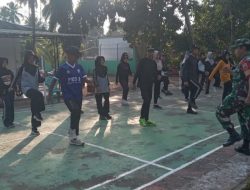 Tingkatkan Kebugaran Generasi Muda, Babinsa Koramil 1407-14/Libureng Pimpin Senam Bersama Para Pelajar