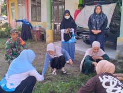 Babinsa Koramil 1407-06/Awangpone Kodim Bone Bersama Warga Gelar Pembersihan Lingkungan Desa Lattekko