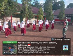 Tanamkan Disiplin Sejak Dini, Babinsa Koramil 1407-14/Libureng Latih PBB Dasar Siswa SD 181 Ceppaga