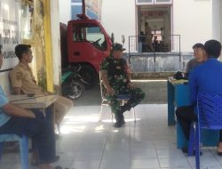 Babinsa Koramil 1407-05/Ulaweng Kodim Bone Jalin Komunikasi Dengan Damkar Perkuat Kesiapan Penanggulangan Kebakaran