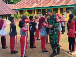 Sambut HUT RI Ke 81, Babinsa Tonra Kodim 1407/Bone Latih PBB Siswa SD Inpres 12/79 Bonepute